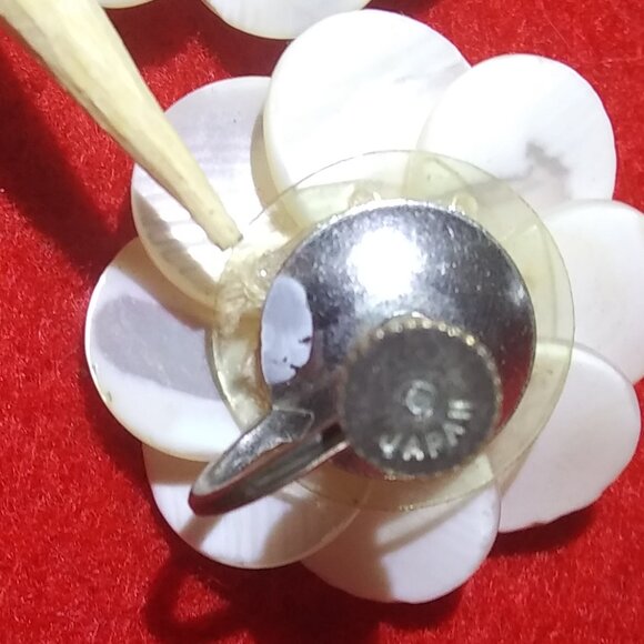 VTG Mother of Pearl CLUSTER Screw Back EARRINGS Flower Shaped  Japan  FLAWS - Picture 16 of 16